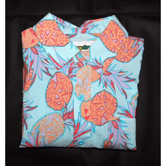 tipsyelves Men's Short Sleeve Button Front Pina Colada Print Shirt Size Medium - Picture 4 of 6